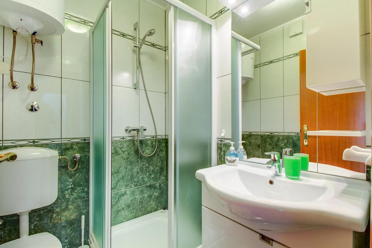 Apartments And Rooms By The Sea Nerezine, Losinj - 11815 Luaran gambar