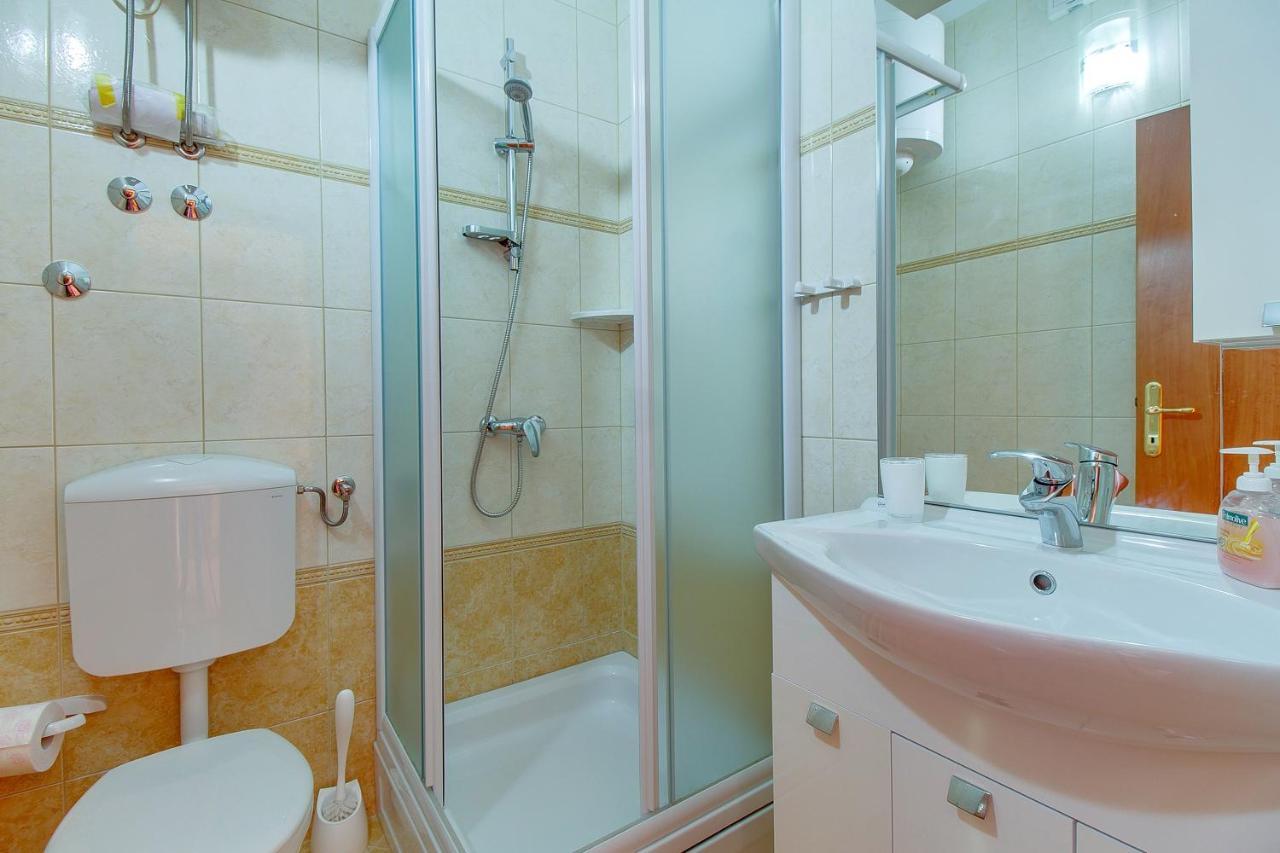 Apartments And Rooms By The Sea Nerezine, Losinj - 11815 Luaran gambar