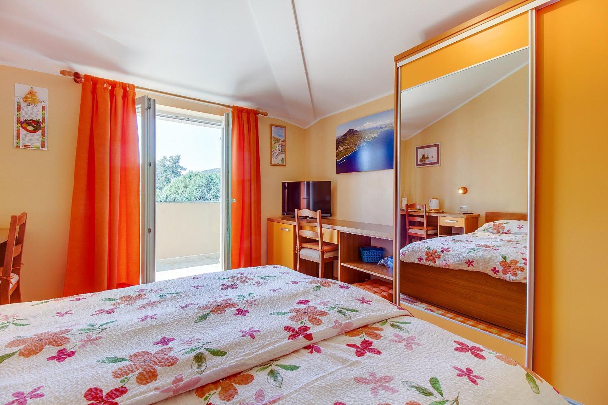 Apartments And Rooms By The Sea Nerezine, Losinj - 11815 Bilik gambar