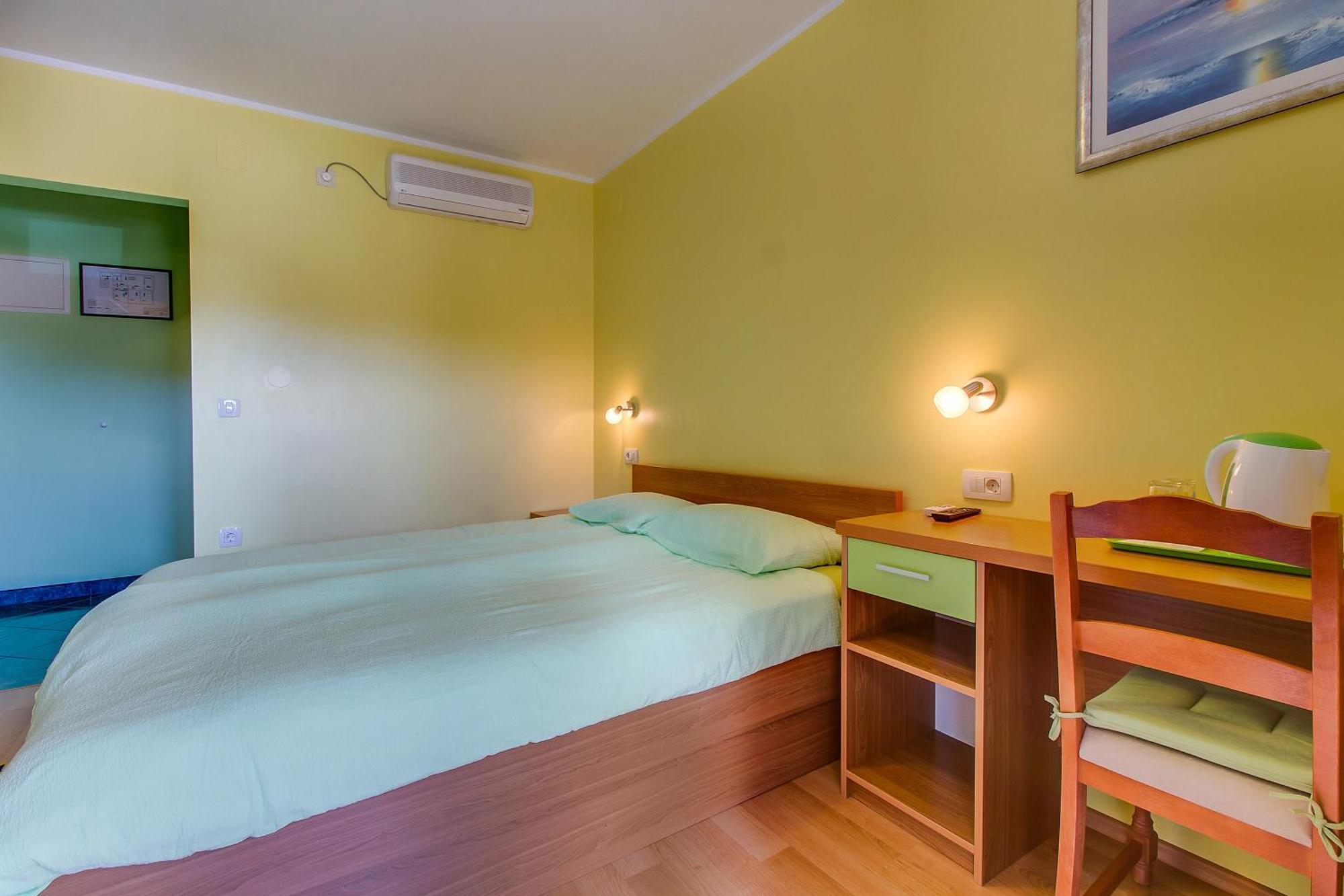 Apartments And Rooms By The Sea Nerezine, Losinj - 11815 Bilik gambar